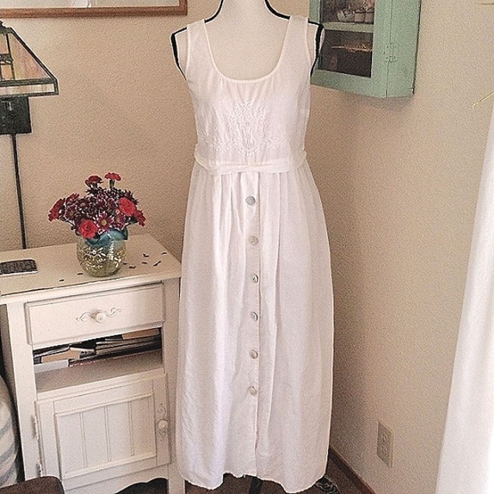 karin stevens White Sleeveless Button-Front Midi Dress